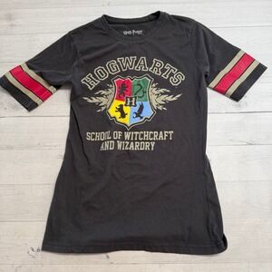 Harry Potter Hogwarts juniors women's short sleeve shirt size small
